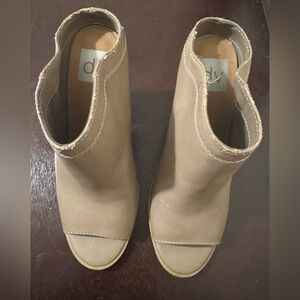 DV by Dolce Vita Beige Open-Toe Mules